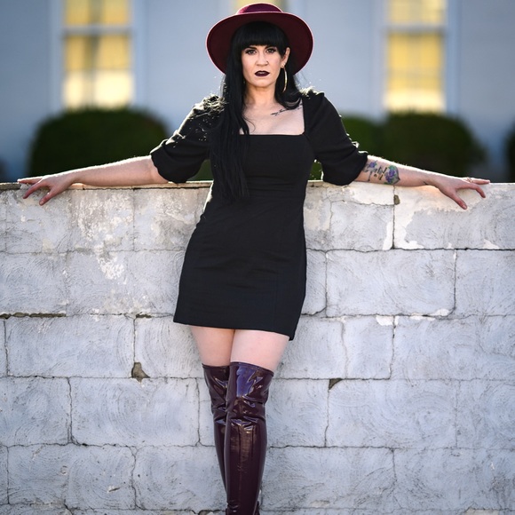 Meet your Posher, Mx. Regina - Picture 2 of 16